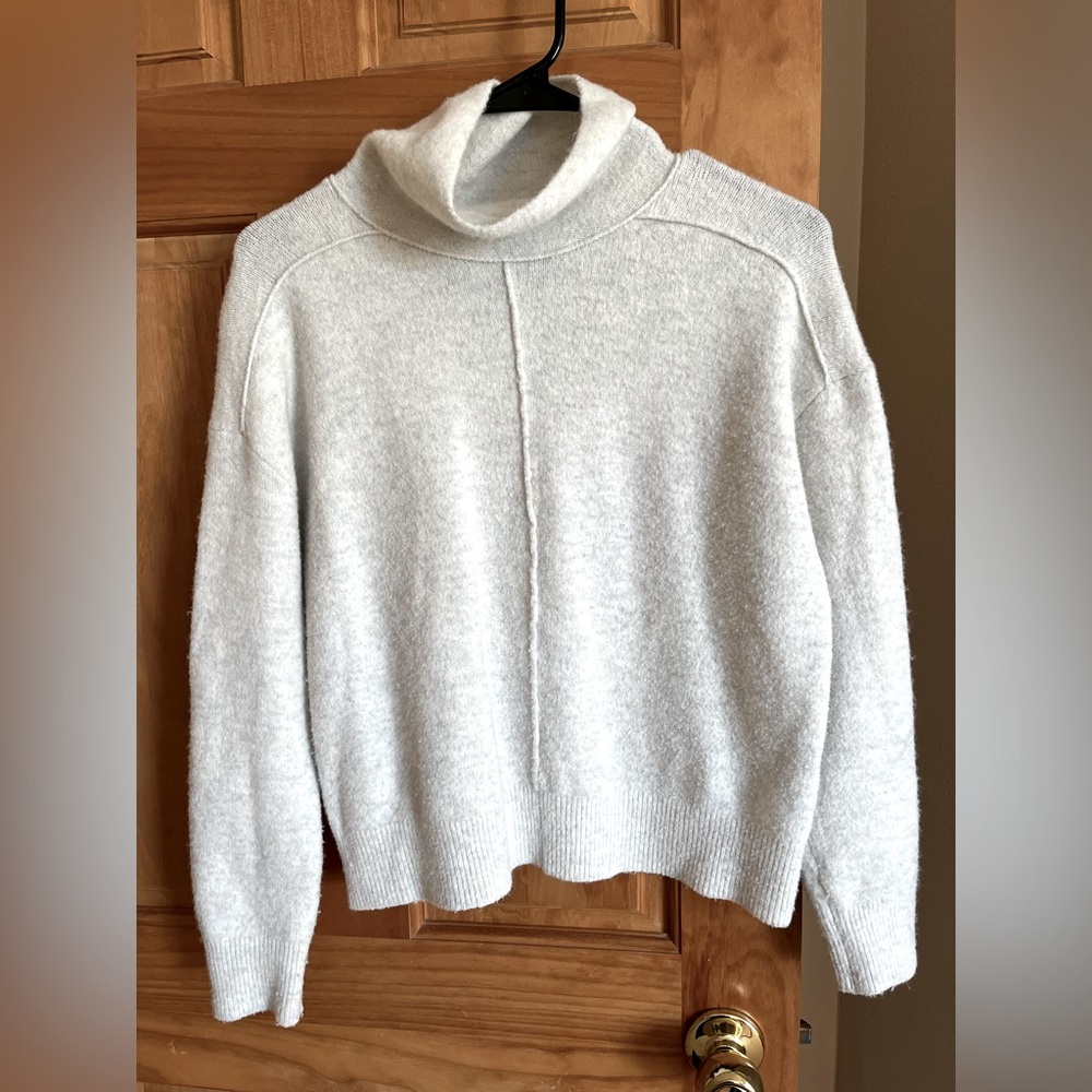Banana republic cream sweater